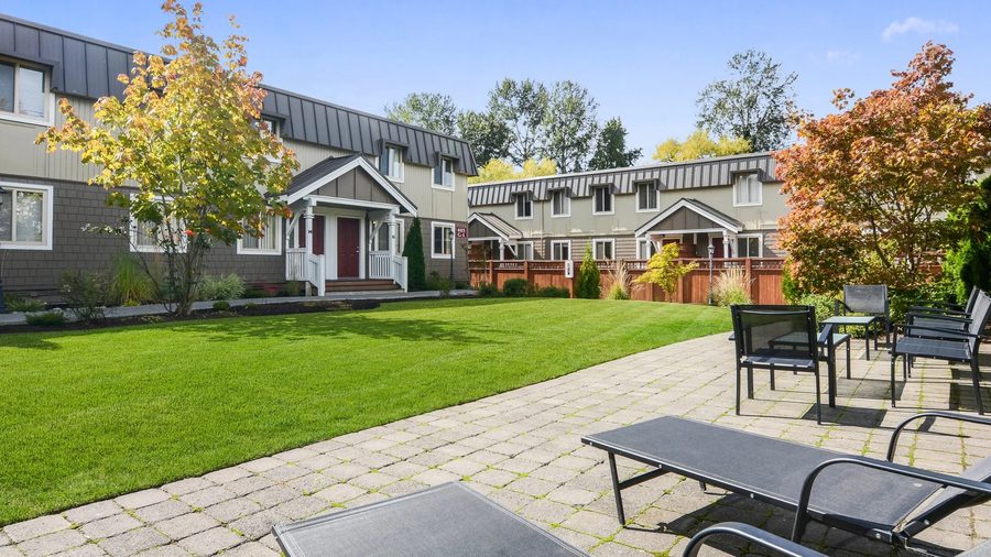 Garden courtyard with lounge seating